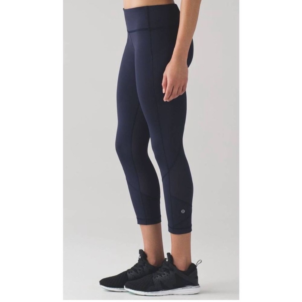 13. LULULEMON Pace Rival Crop 22' in Midnight Navy